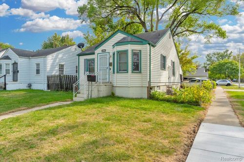 18904 Elkhart St, Harper Woods, MI, 48225-2106 | Card Image