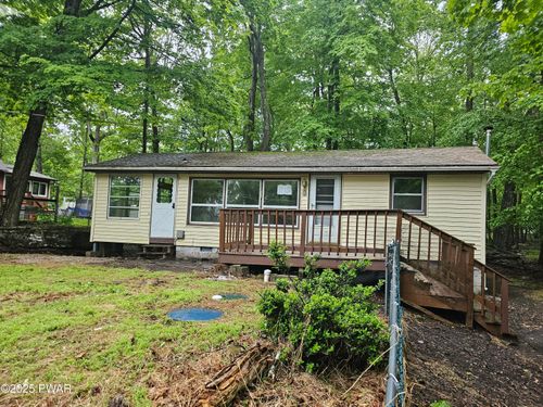 138 Mountain Lake Dr, Dingmans Ferry, PA, 18328-4029 | Card Image