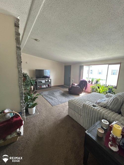 475 White Willow Dr, Flint, MI, 48506-5235 | Card Image