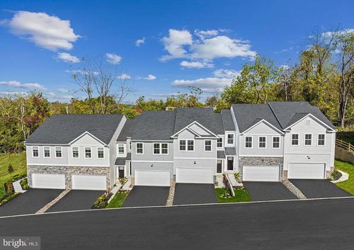 8 Shamrock Cir, DOWNINGTOWN, PA, 19335-4070 | Card Image