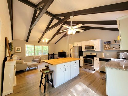 1377 Four Seasons Dr, Smithville, TN, 37166-5498 | Card Image