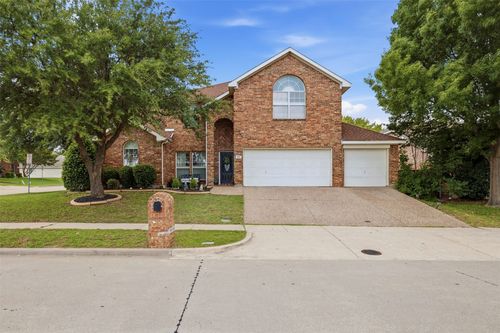 601 Cresthaven Dr, Mckinney, TX, 75071-7864 | Card Image