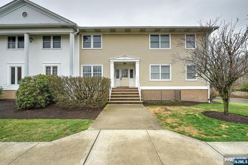 105 Newark Pompton Tpke, Pequannock, NJ, 07440-1638 | Card Image