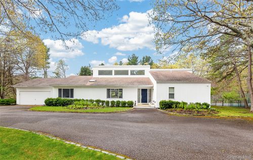 1 Whippoorwill Ln, East Quogue, NY, 11942-4657 | Card Image