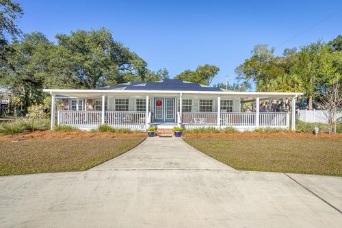 23 8th St, Apalachicola, FL, 32320-1742 | Card Image