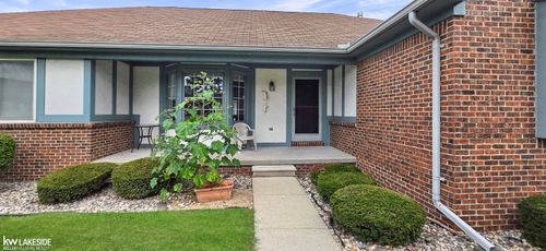 45431 Nottingham Dr, Macomb, MI, 48044-3858 | Card Image