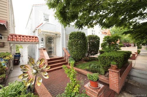 4635 190th St, Flushing, NY, 11358-3818 | Card Image