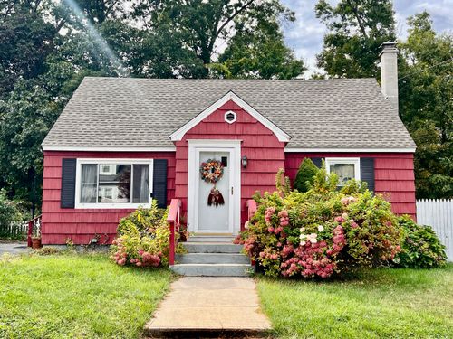 11 Woodland Dr, Windham, CT, 06280-1040 | Card Image