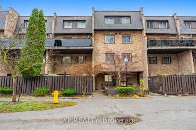 35 - 120 Ling Rd, Condo with 3 bedrooms, 2 bathrooms and 1 parking in Toronto ON | Image 1