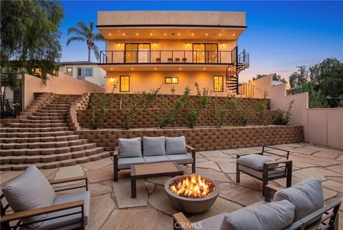1102 W 6th St, San Pedro, CA, 90731-2924 | Card Image