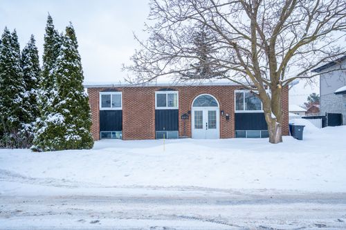 4475 Rue Cornwall, Longueuil, QC, J3Y2S7 | Card Image
