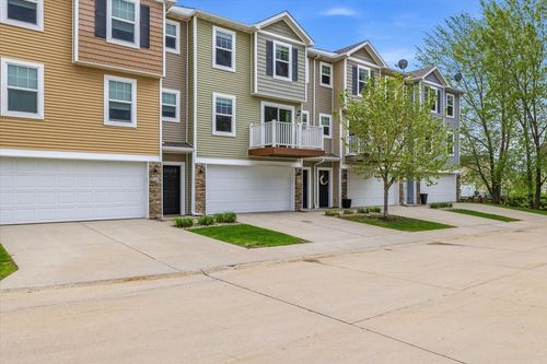 911 Ne 49th Ln, Ankeny, IA, 50021-6857 | Card Image