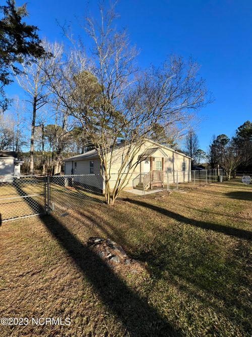 290 Bladen Lake School Rd, Elizabethtown, NC, 28337-6632 | Card Image