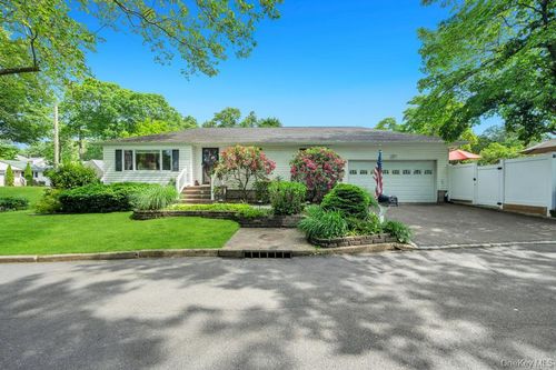 1 Pioneer Blvd, Huntingtn Sta, NY, 11746-4423 | Card Image