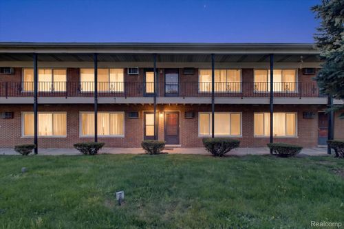 109-25301 5 Mile Rd, Redford, MI, 48239-3743 | Card Image