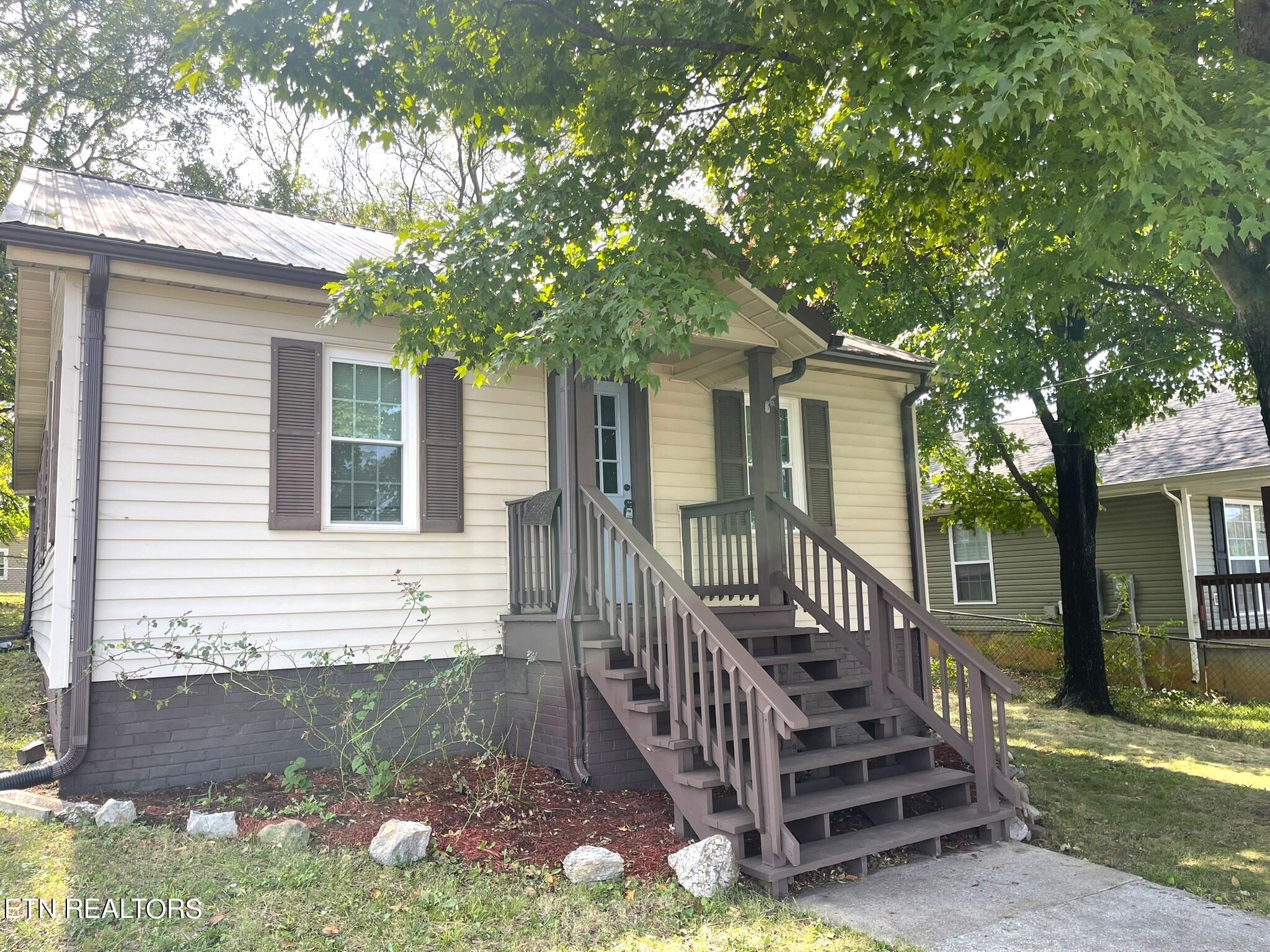 Madison Ave, Maryville, TN 37804