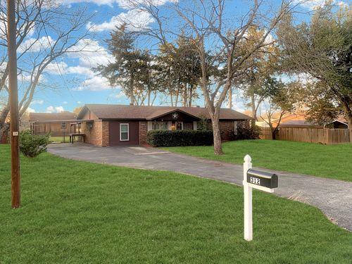 312 Berryhill Dr, Springtown, TX, 76082-2820 | Card Image