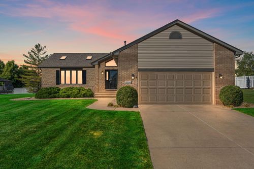 9204 Maple Dr, Saint John, IN, 46373 | Card Image