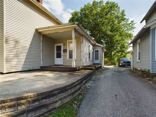 318 Sterling Ct, Akron, OH, 44304-1819 | Card Image