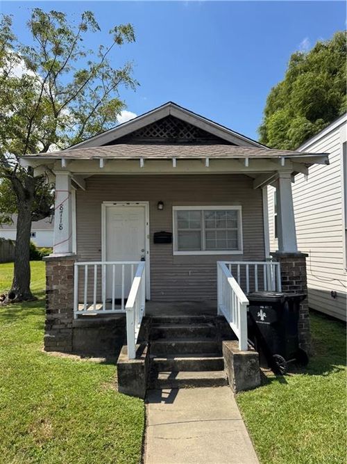 8718 Edinburgh St, New Orleans, LA, 70118-3220 | Card Image