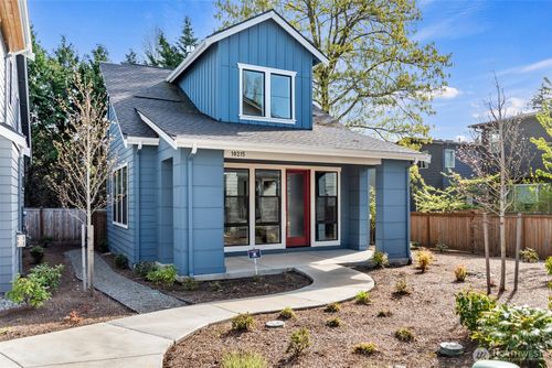 28-10215 135th Cir Ne, Kirkland, WA, 98033-8712 | Card Image