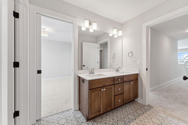 Jack-and-Jill bathroom | Image 24