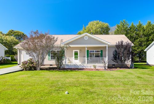 95 Beechnut Dr, Hendersonville, NC, 28739-8751 | Card Image