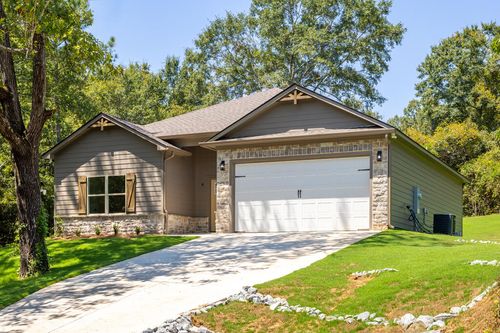 8 Hill St, Phenix City, AL, 36869-3413 | Card Image