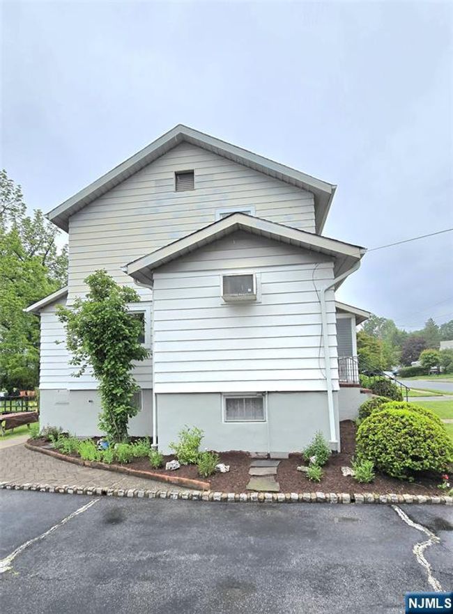 27 Dodd Rd, House other with 3 bedrooms, 2 bathrooms and null parking in West Caldwell NJ | Image 25