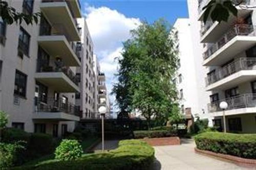 6f-3080 Voorhies Ave, Brooklyn, NY, 11235-1353 | Card Image