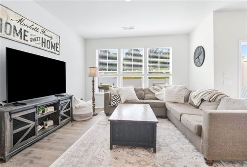 1236 Evelynnview Ln, Kernersville, NC, 27284-6737 | Card Image