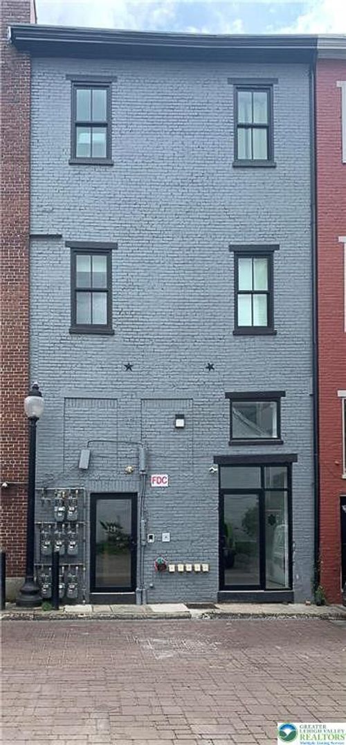 2-326 Church St, EASTON, PA, 18042-3560 | Card Image