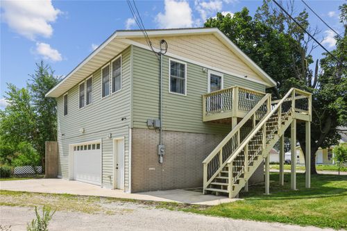 1413 J St Sw, Cedar Rapids, IA, 52404-2827 | Card Image