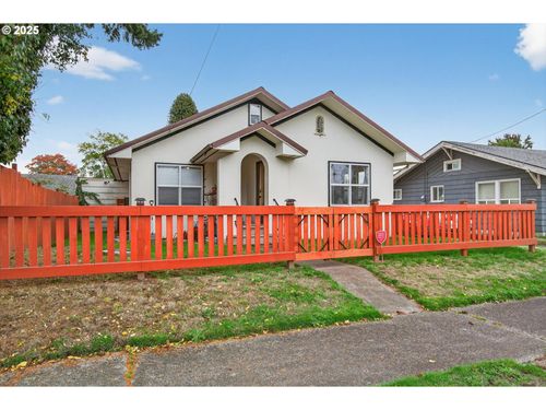 1202 S 3rd Ave, Kelso, WA, 98626-2133 | Card Image