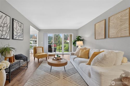 d209-12701 Ne 9th Pl, Bellevue, WA, 98005-3230 | Card Image