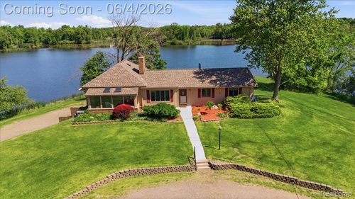 725 Deerpath Ct, Ortonville, MI, 48462 | Card Image