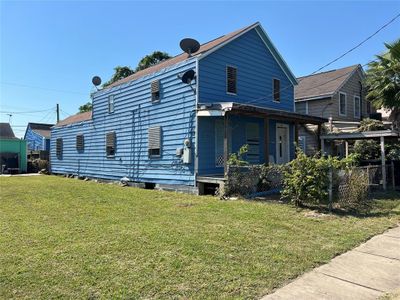 3207 Avenue M, House other with 2 bedrooms, 2 bathrooms and null parking in Galveston TX | Image 3