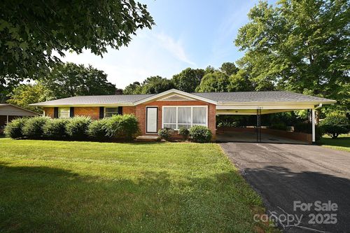 1740 23rd Avenue Ln Ne, Hickory, NC, 28601-9651 | Card Image