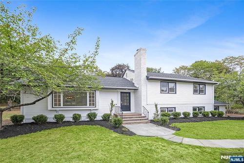 15 Sunrise Ln, Upper Saddle River, NJ, 07458-1607 | Card Image
