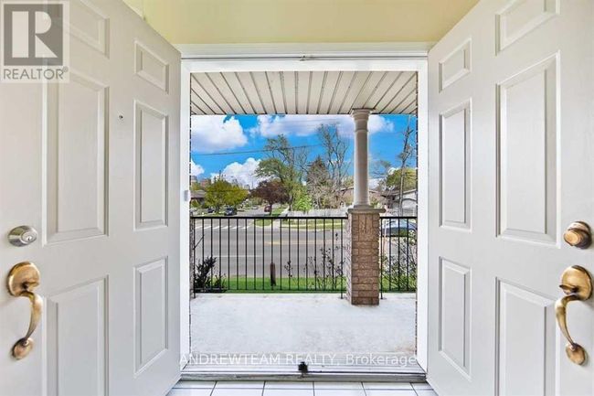 1 - 1075 Ellesmere Rd, Townhouse with 5 bedrooms, 4 bathrooms and 2 parking in Scarborough ON | Image 4