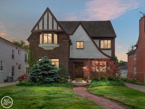 943 Harcourt Rd, Grosse Pointe Park, MI, 48230-1875 | Card Image