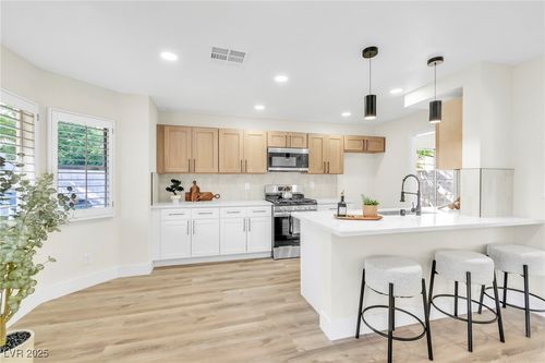 3205 Bermuda Bay Street, Las Vegas, NV, 89117 | Card Image