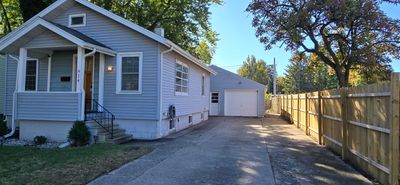 914 Waverly Avenue, House other with 2 bedrooms, 1 bathrooms and null parking in Grand Haven MI | Image 2