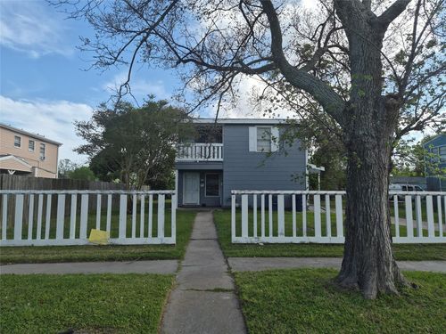 1135 5th Ave N, Texas City, TX, 77590-7529 | Card Image
