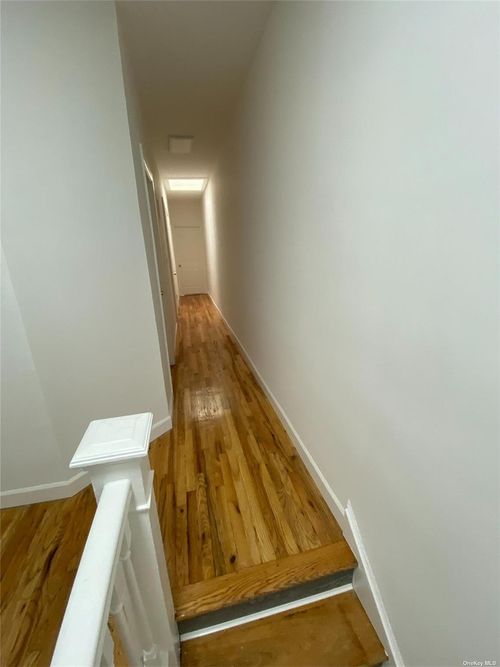 40 82nd St, Elmhurst, NY, 11373-1576 | Card Image