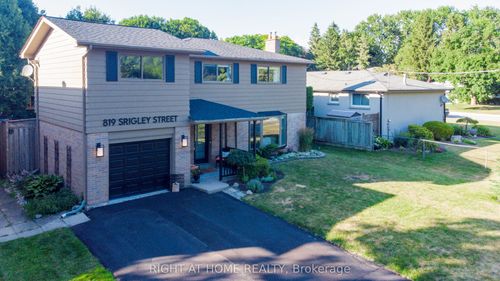 819 Srigley St, Newmarket, ON, L3Y1X9 | Card Image