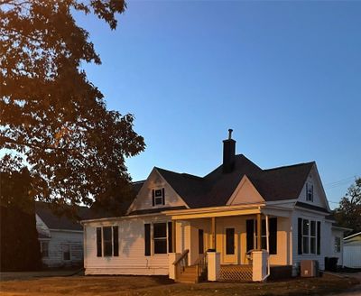 409 W 4th Street, House other with 5 bedrooms, 3 bathrooms and null parking in Vinton IA | Image 2