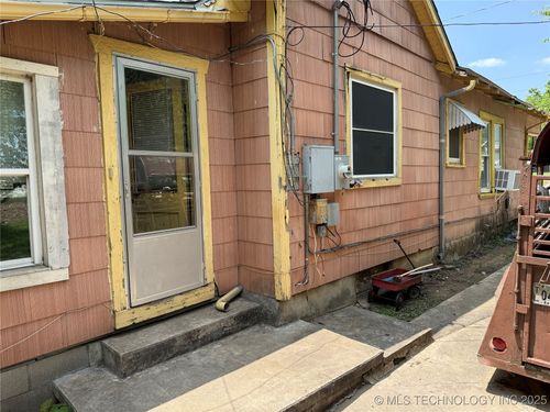 201 E Main St, Henryetta, OK, 74437-4431 | Card Image