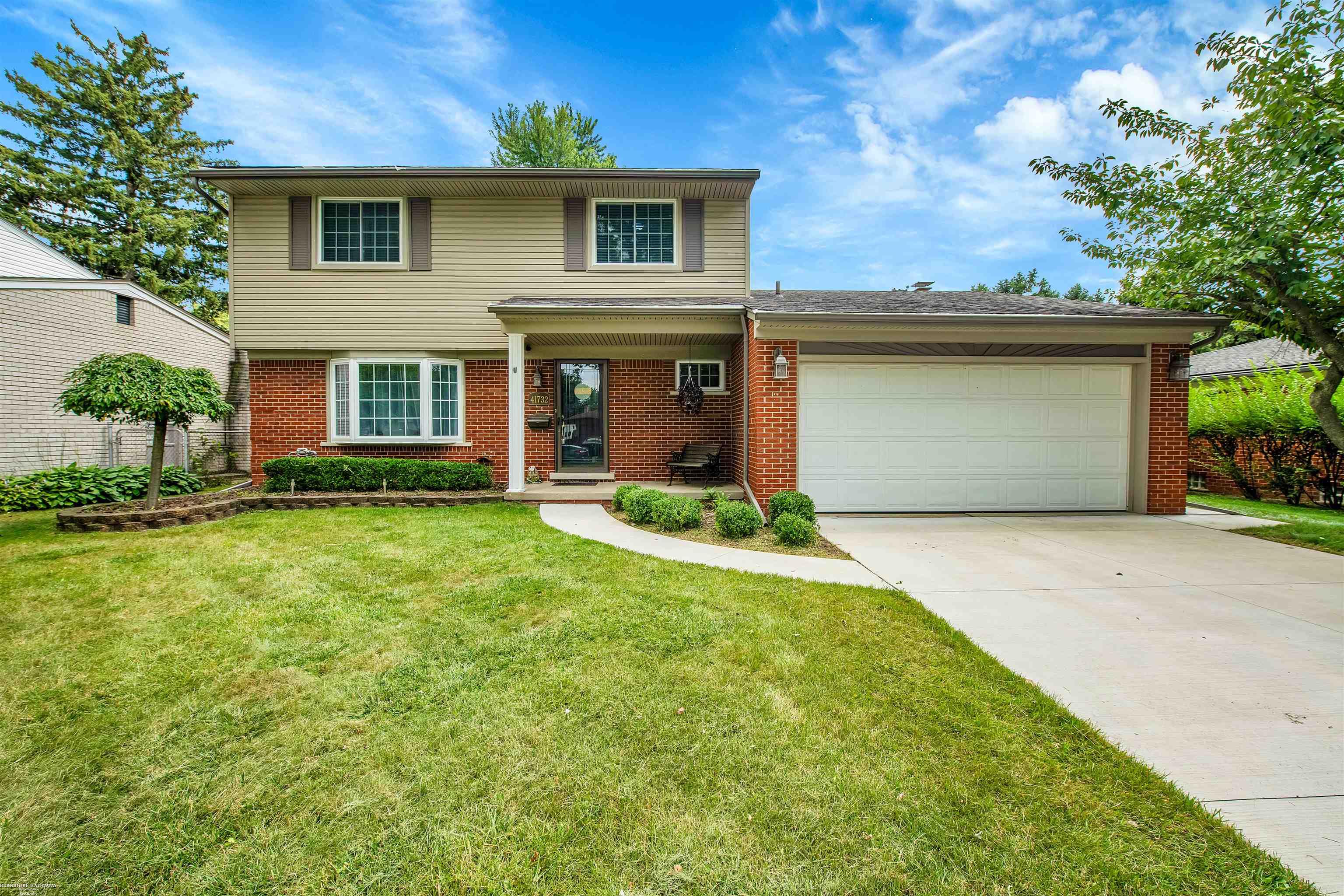 Mae Wood Dr, Sterling Heights, MI 48313