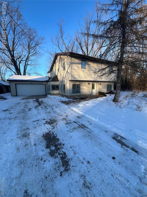 4067 Jefferson St, Burton, MI, 48509-1442 | Card Image